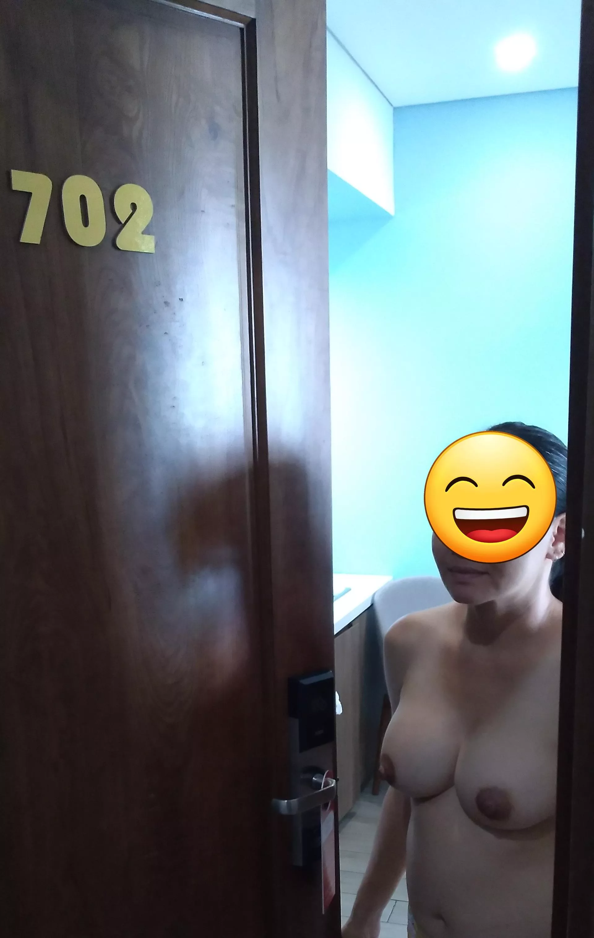 New room, New building, New city (f)