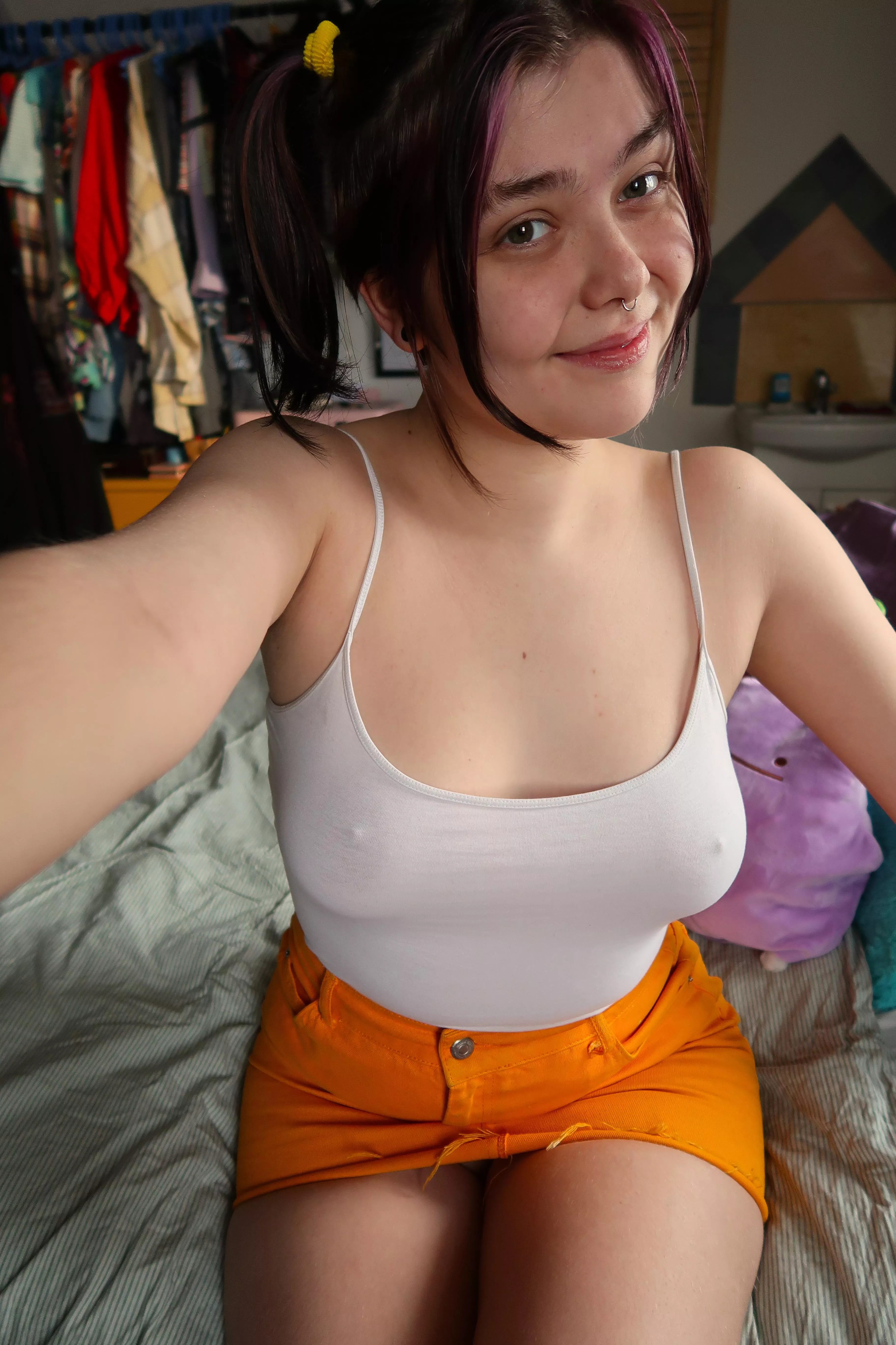 No bra, no panties, ready to go out with you😜