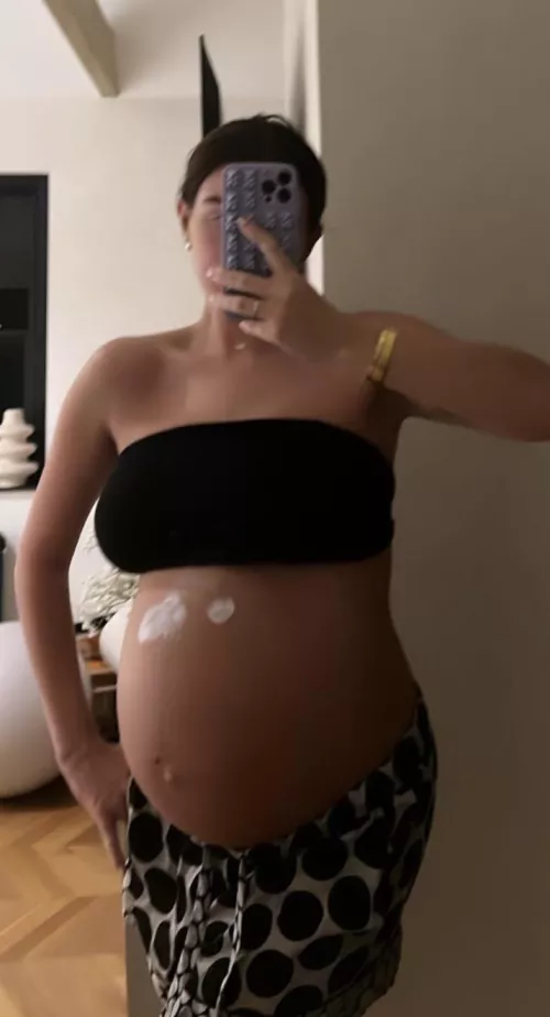 Preggo Sydney May Crouch