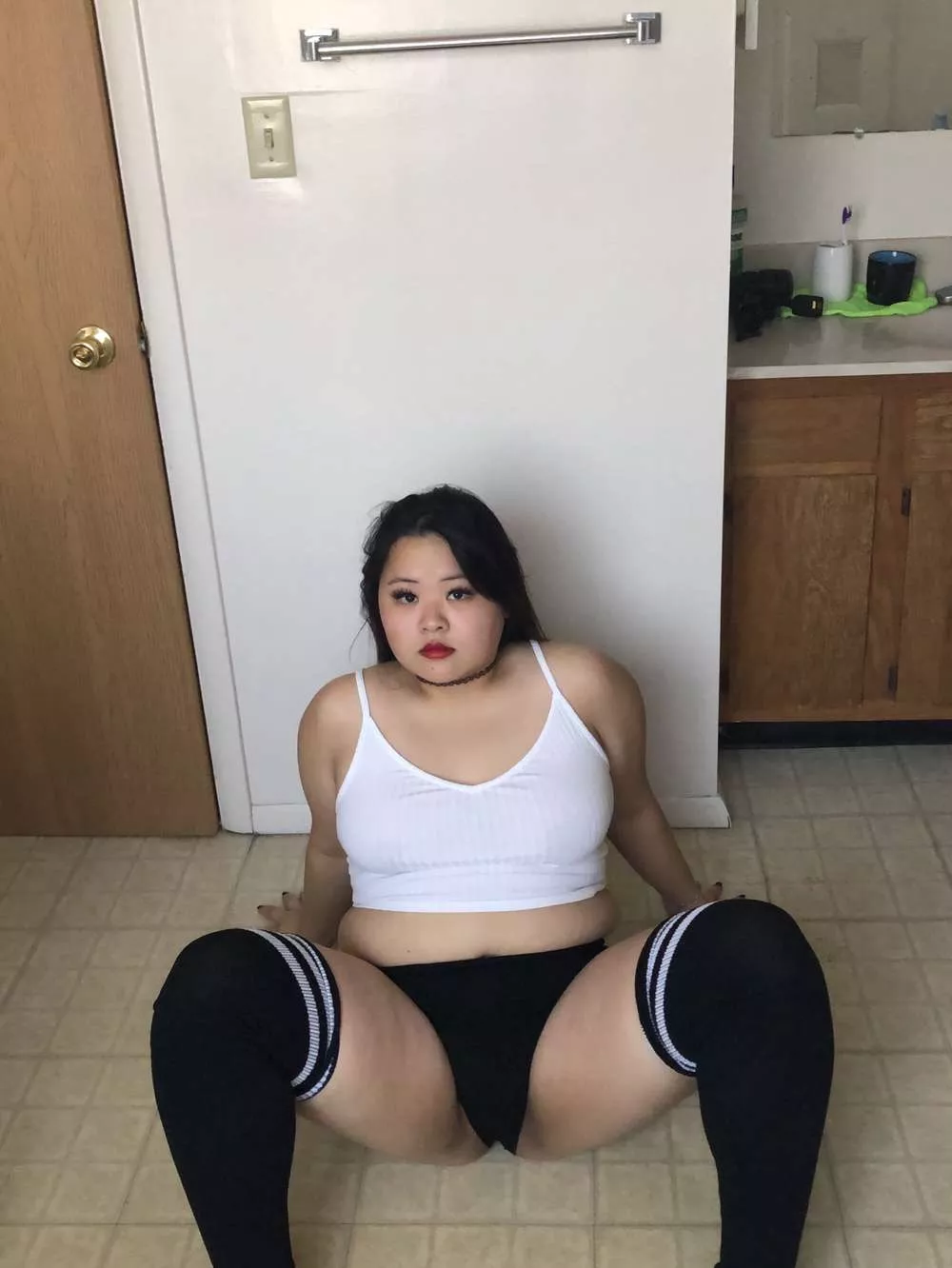 Sluts belong on the floor 😜