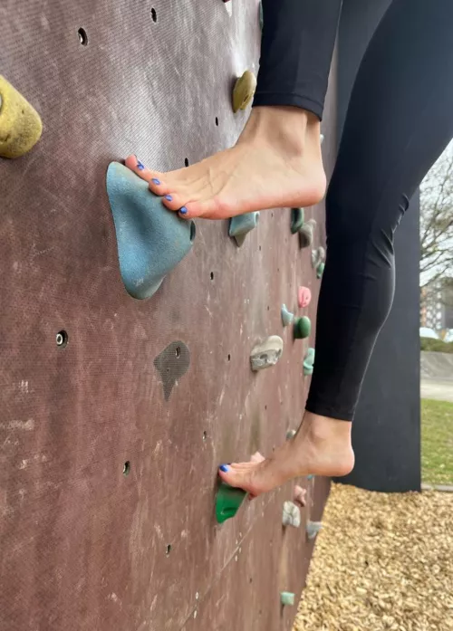 Stepping on sturdy things in public bouldering park