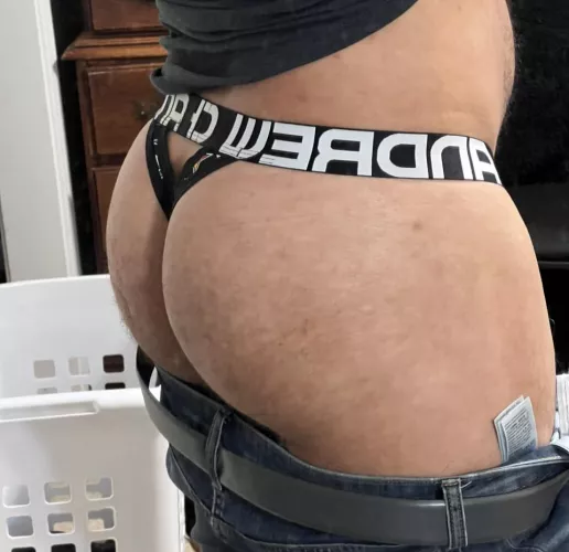 These are rather comfy. Haven’t had a ‘Y! back thong before. Feels… breezy lol