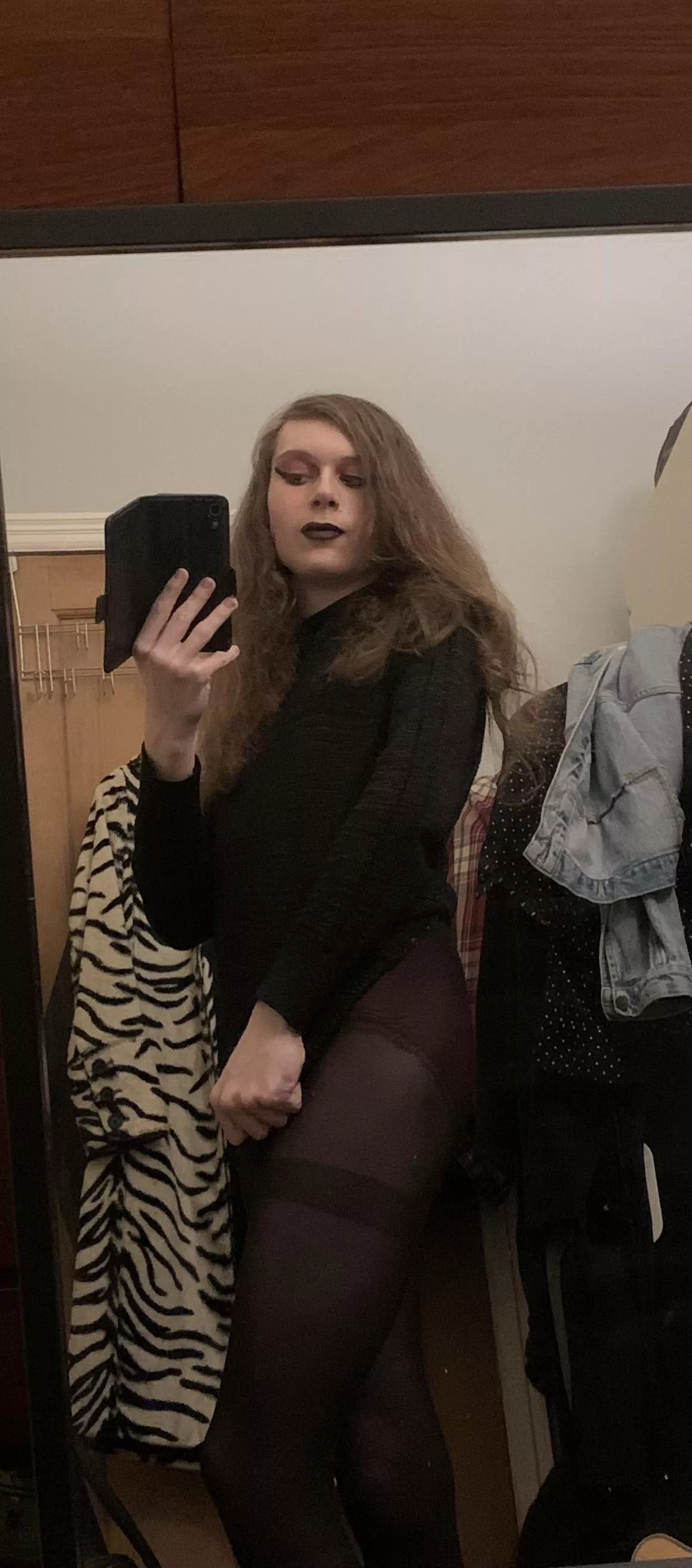 your local gothboy wants headpats :3