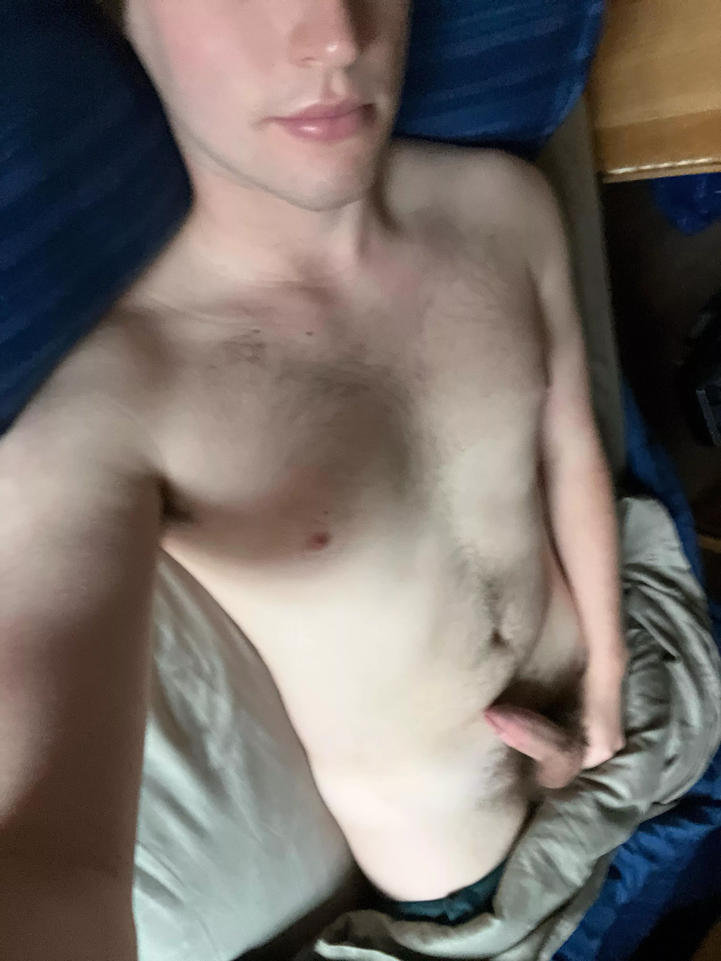 19m 6’7 kinky pe rv looking for fun- please show face - all alone in my dorm -ianthet21