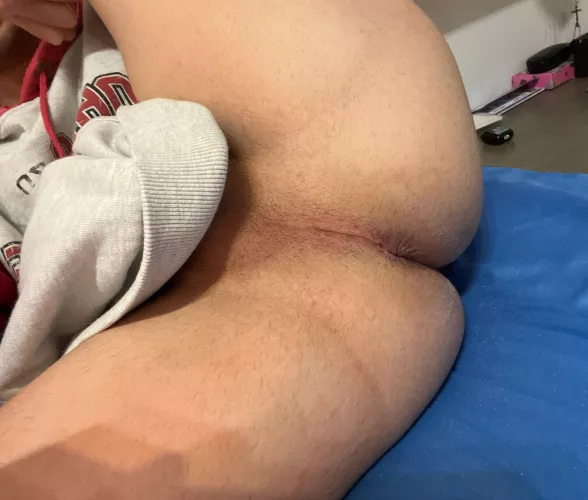 27 good looking boy from UK. Looking for cam fun, mostly love to show off for men, more than one at the same times. So just add and let’s watch me jerk for u. 👻 xxsammysam