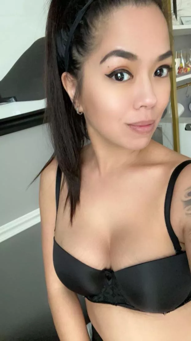 Can a 43 yo milf still get you hard?