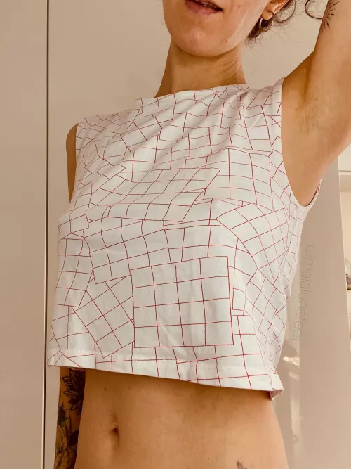 Crop top & no bra got me feeling free ☺️ [f]