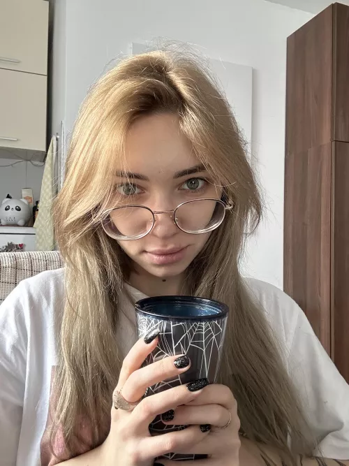 Cum in my cup or my glasses ?[f]