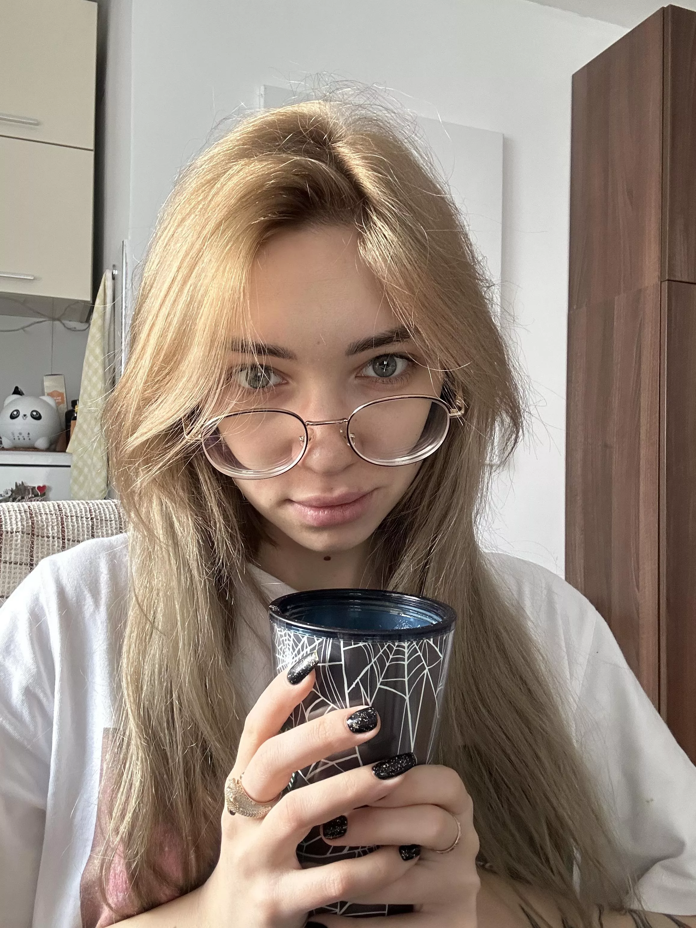 Cum in my cup or my glasses ?[f]