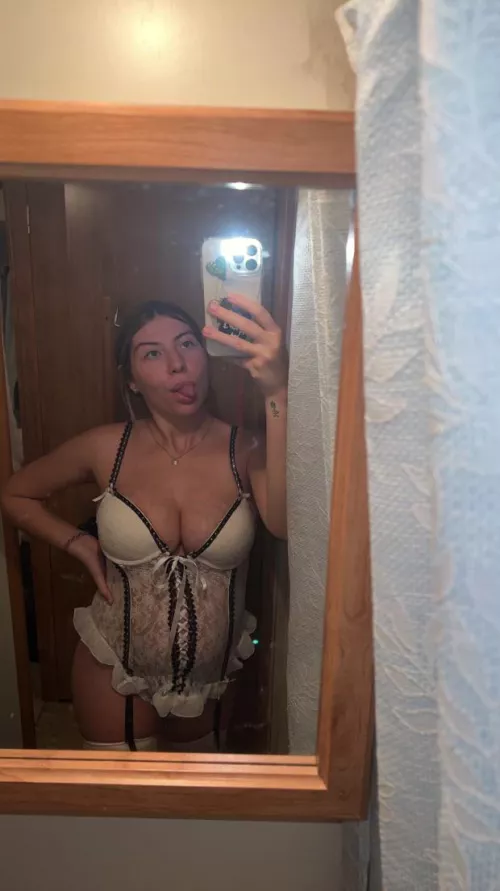 do you like how my sexy little outfit is bursting at the seams with my belly?🤭