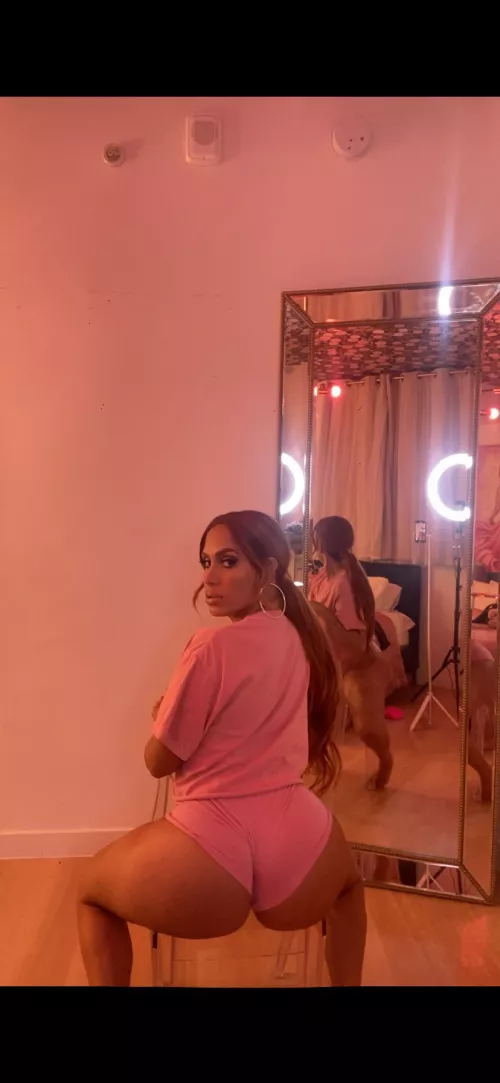 (f) I have a huge butt and a tiny waist