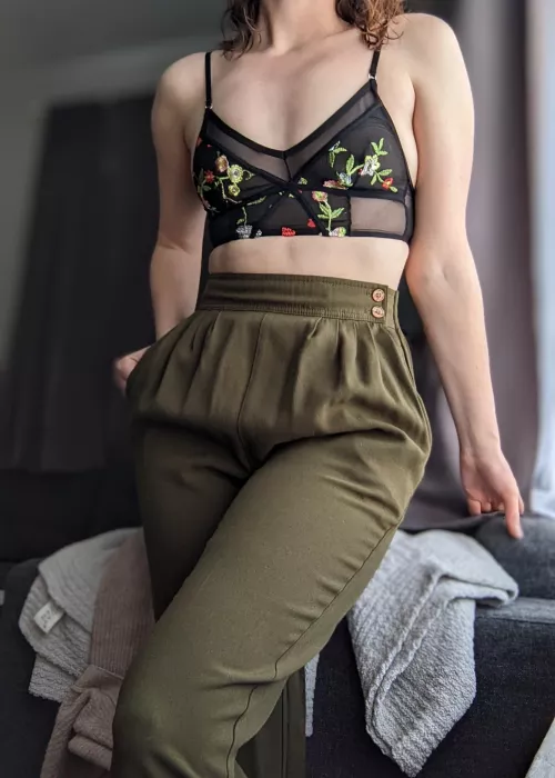 Feeling like the prettiest flower in the garden [F]