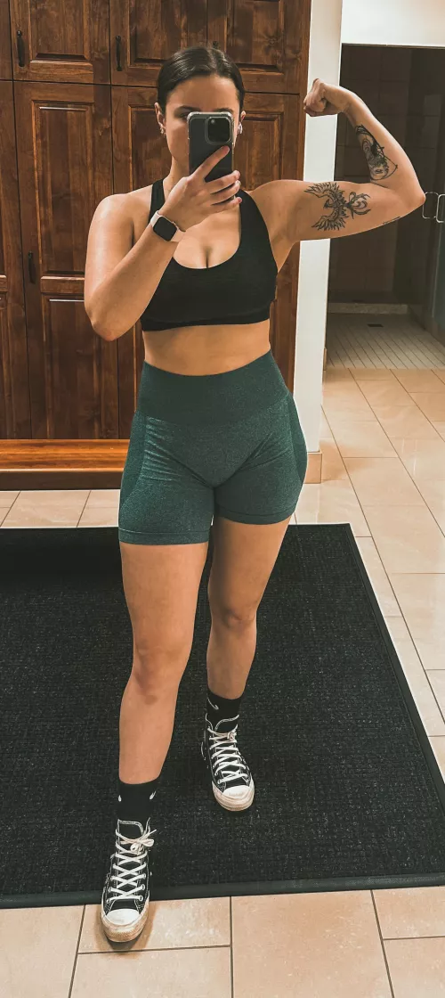 Happy Hump Day! Ft. my mini bicep humps 🫢