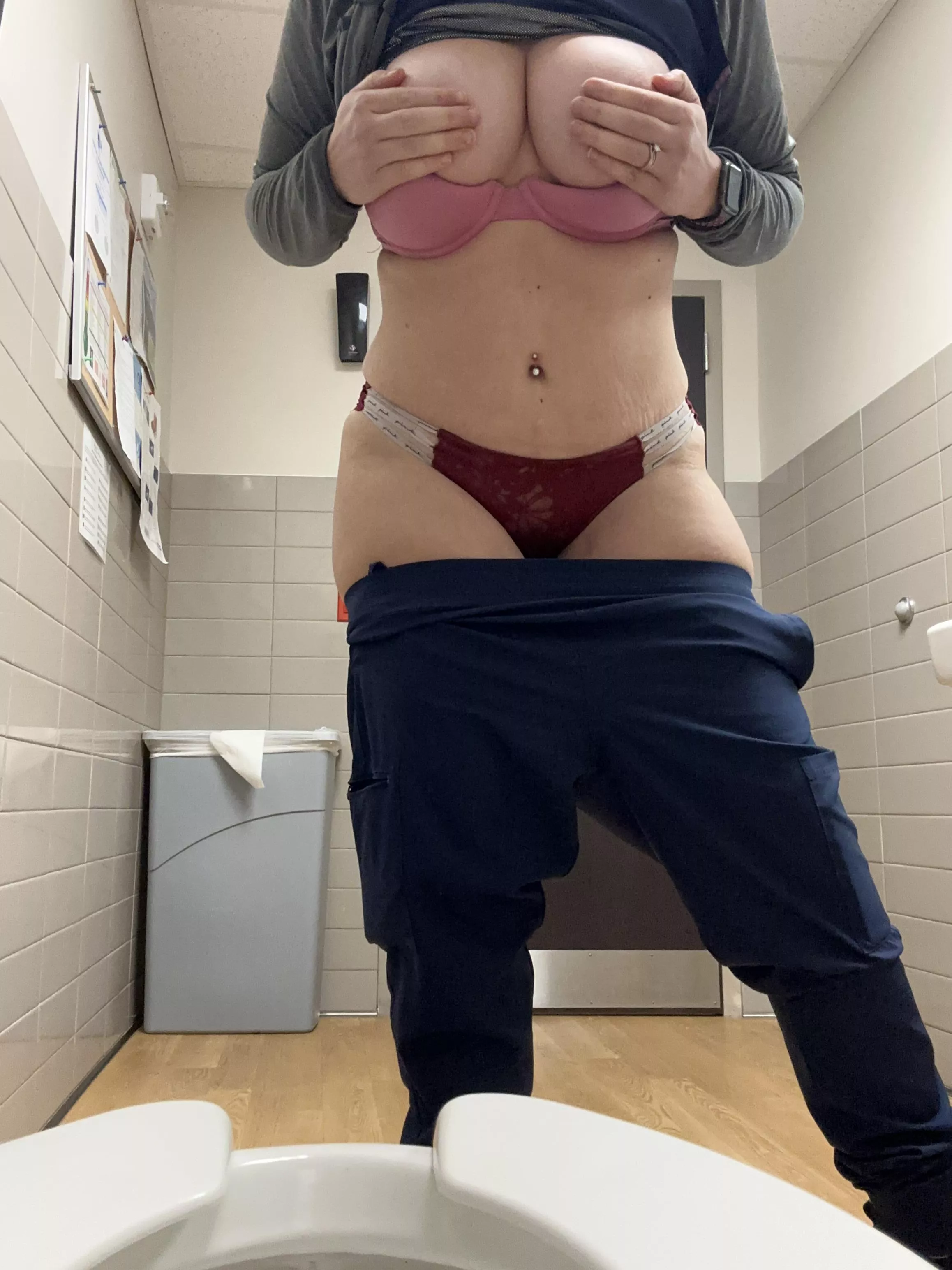 Happy tata Tuesday!! Who wants to keep me busy at work 😈😈