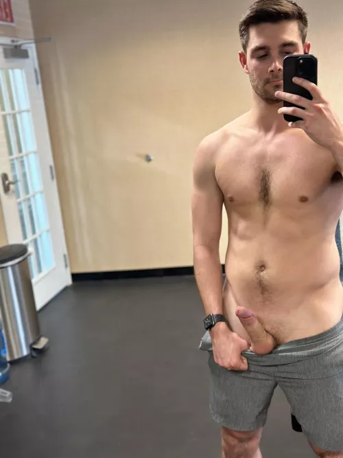 Hope no one walked by the gym door while I was taking this…