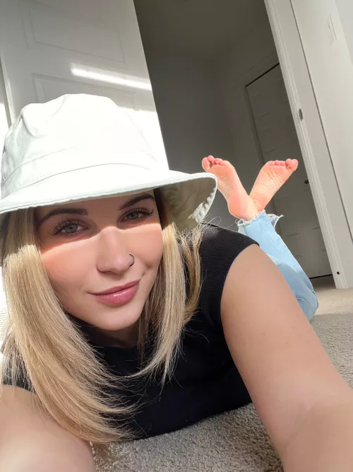 I need someone to come massage my feet