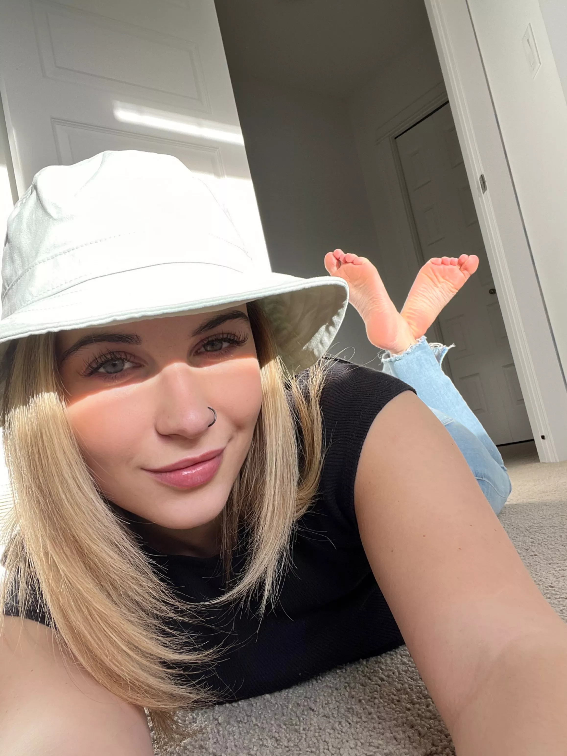 I need someone to come massage my feet