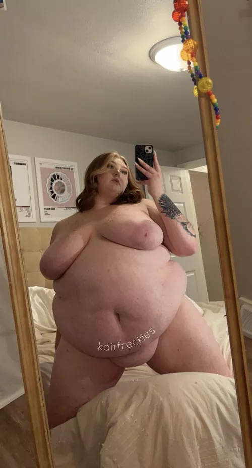 I only like guys who show my belly love 😇