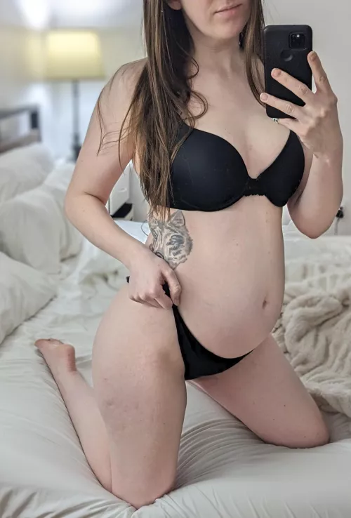 I took it like a good girl 6 months ago and now I'm glowing 💖