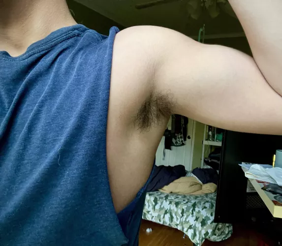 i woke up drenched in sweat with the muskiest armpits