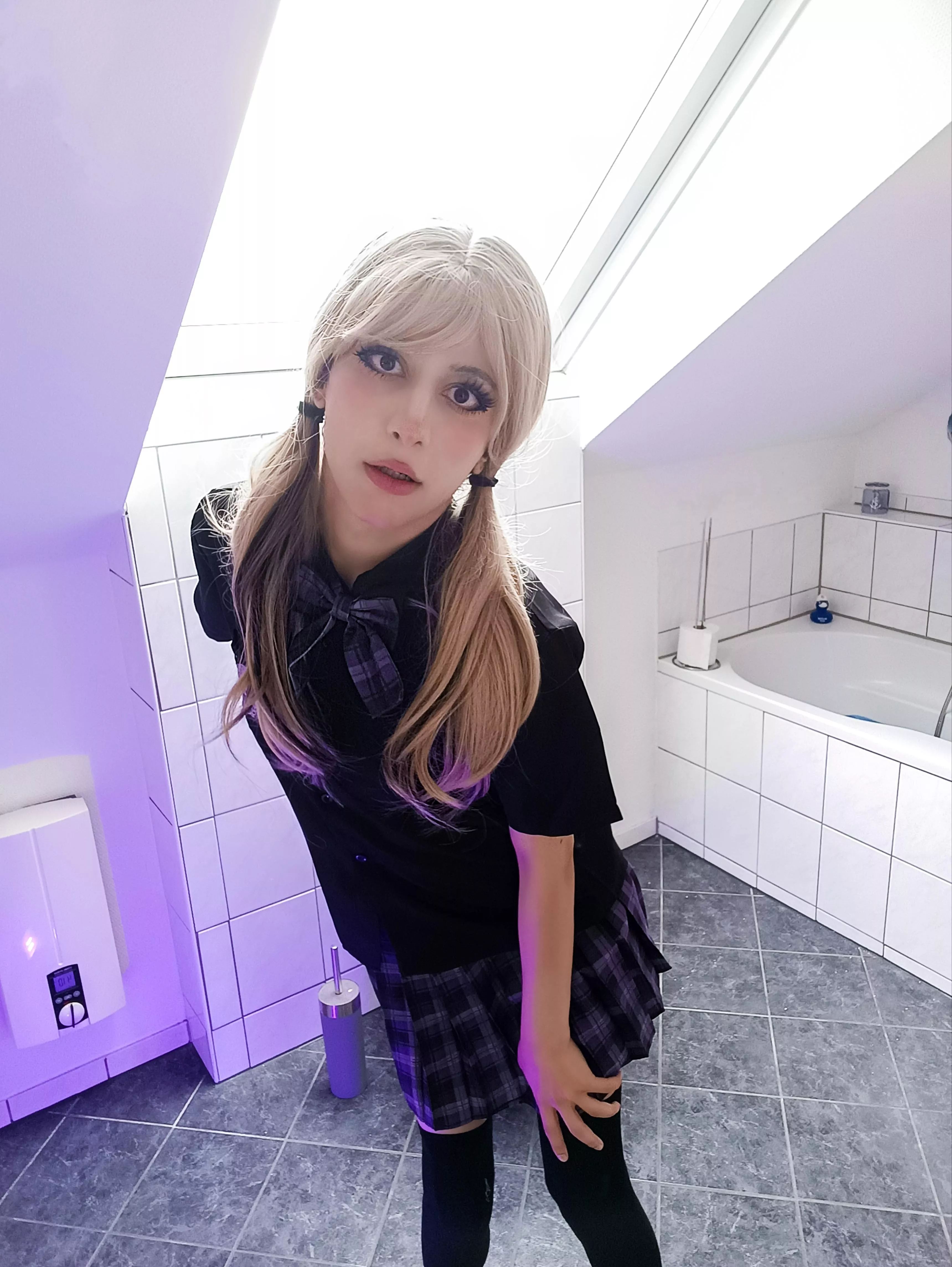 I'd protecc u at school :3