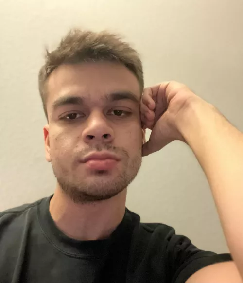 Just woke up, New pic. What do you guys think? π»π