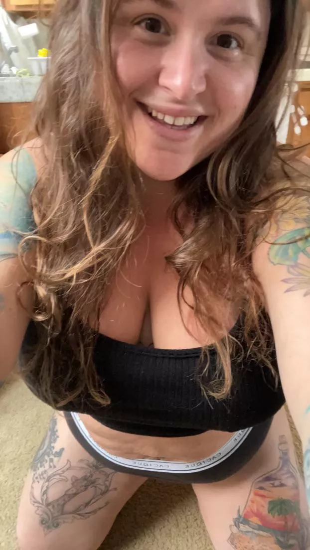 let my tatted bbw curves seduce you