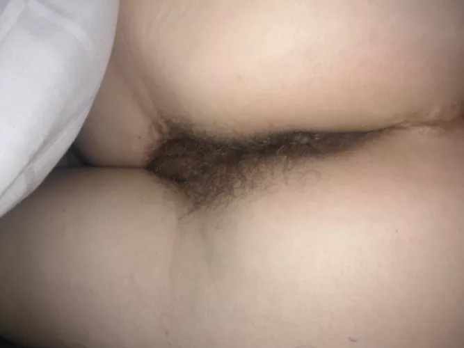 My view this morning. My hairy girlfriend 😍💯