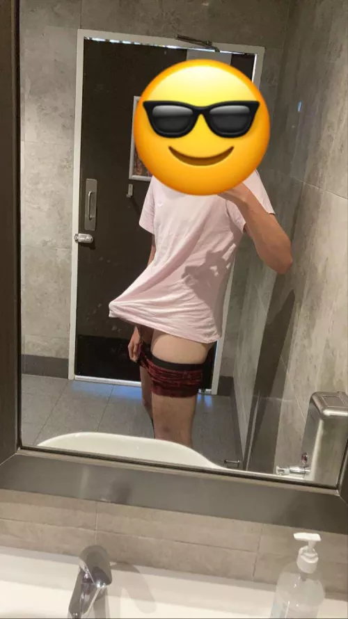 No tshirt option so went with sweatpants 😏🍆