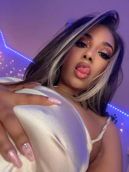 Wanna put them in your mouth? 👅