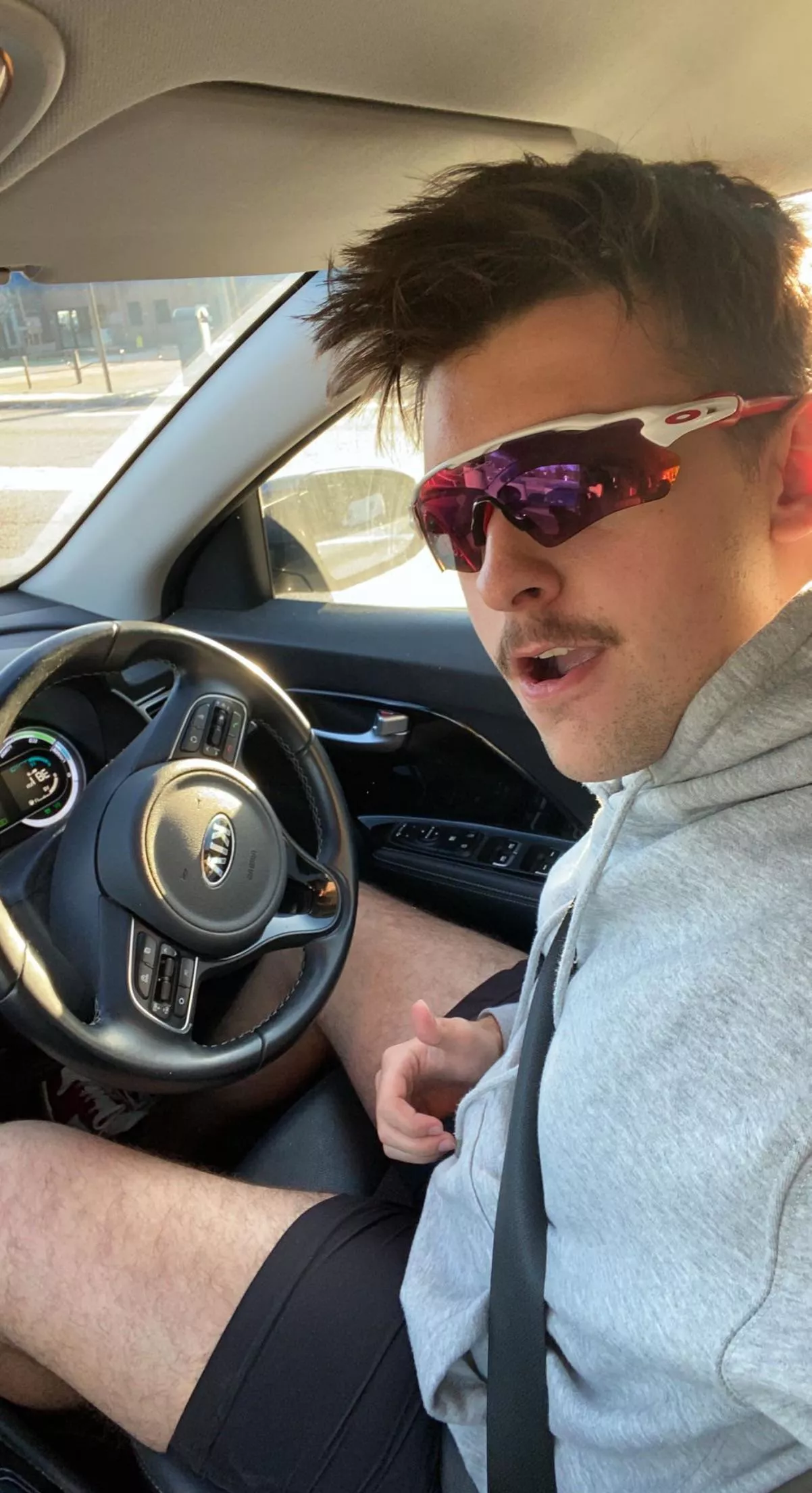 20 m aus uncut thick cock, like and hmu @jayjoeyyl