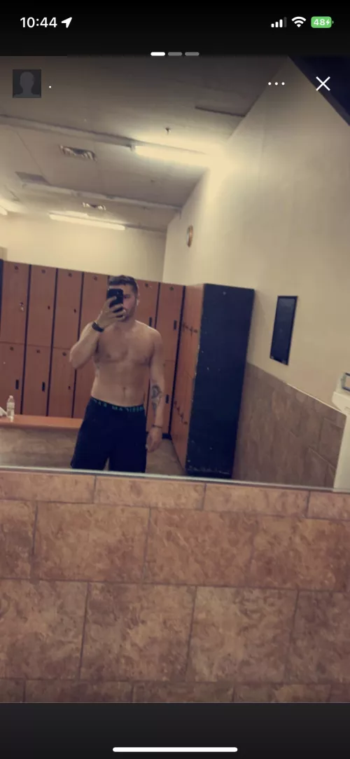 22 m. Muscular or hung bros add: m_le2000