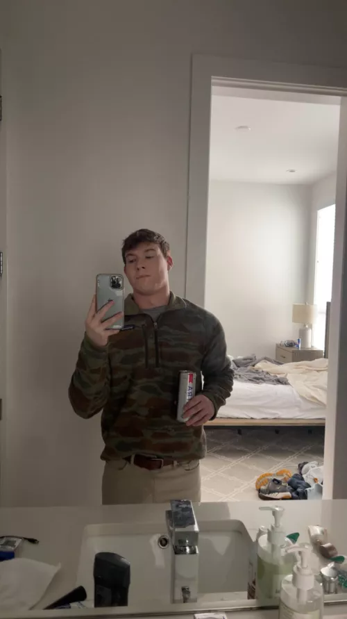 (23) & just need a bro to share a beer with 🥲