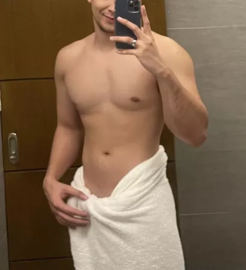 25 M looking for a hairy bro. Snap me @watergoh