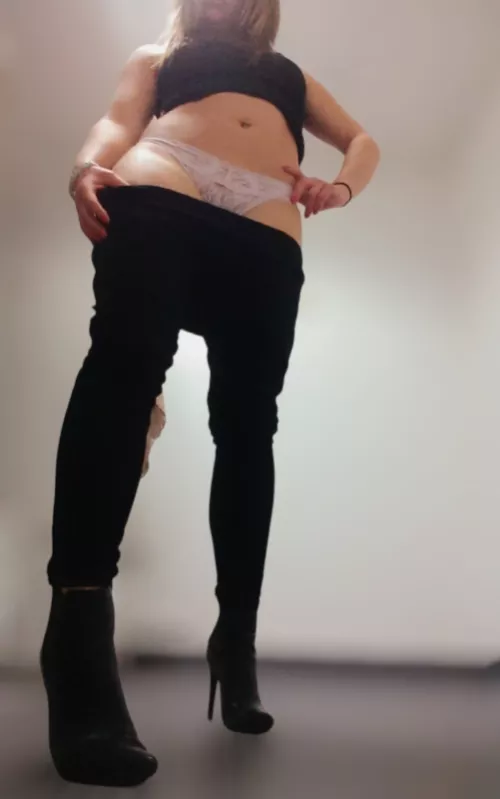 35F black leggings and heels :)