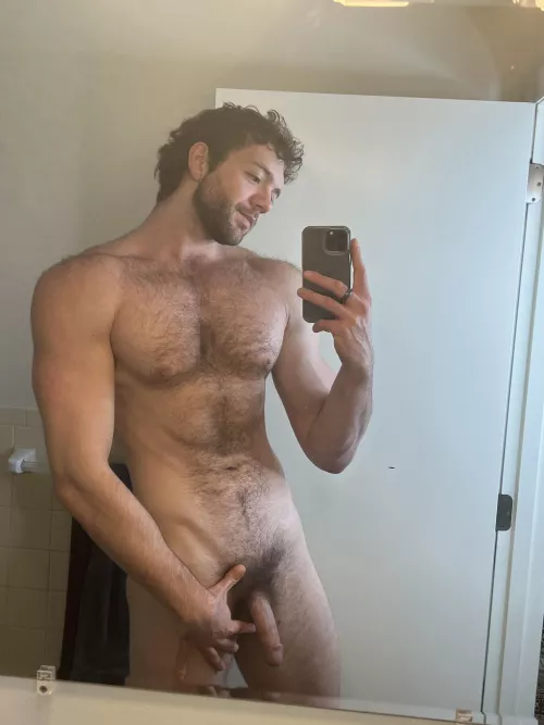 6’8 smiling otter here for booty