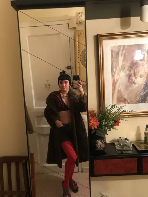 A weekend getaway with this goth girl, wdyt?