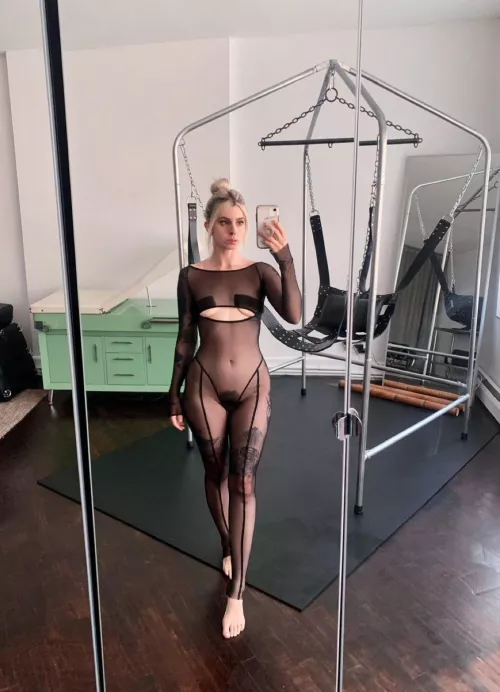 Arrows /up if you want mommy to dress ,humiliate and peg you sissies🥵🍑👿