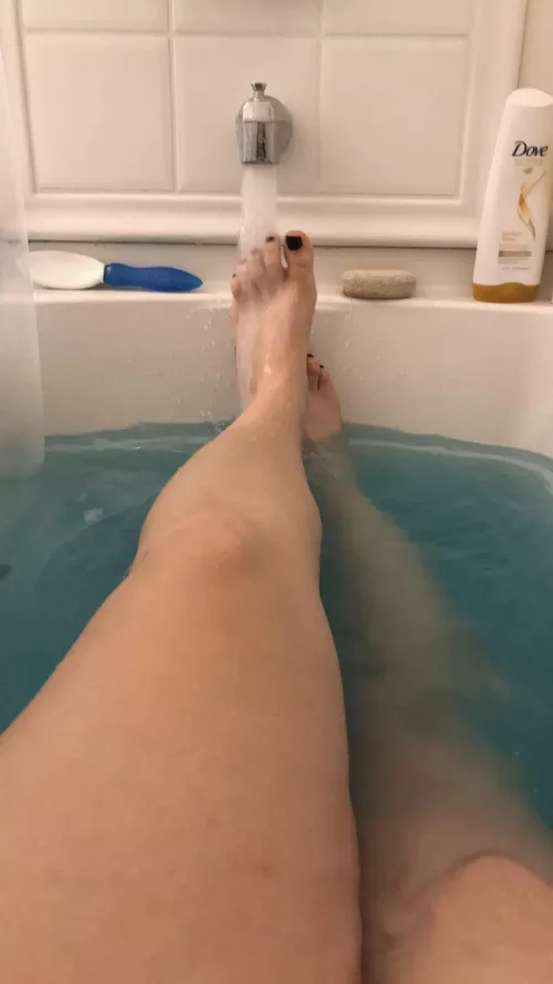 Bathtime with painted toes