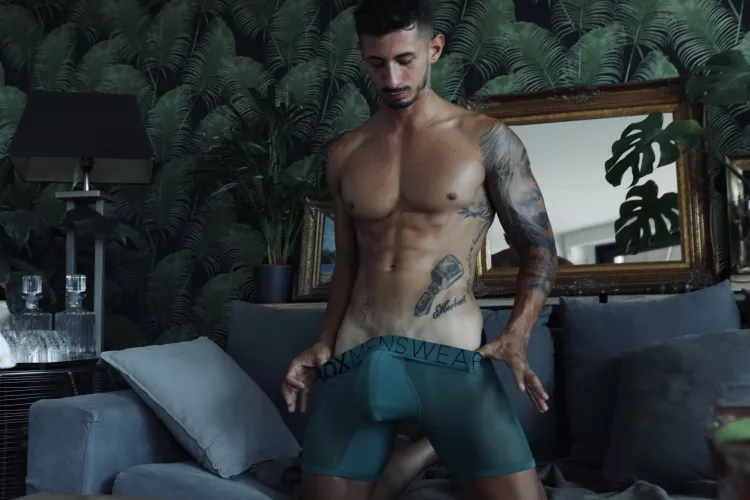 Come rub against my bulge