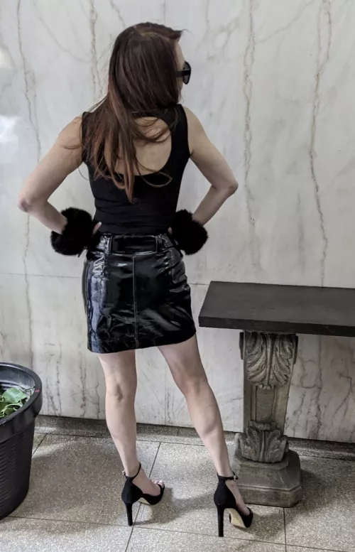 Do you think black looks flattering on me?? (F)56