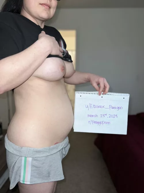 First time 🤰🏻 mama! 10 weeks, and 1 day. Seeing a bit of a bump now. Verifying myself and starting this new journey. 😘🤤