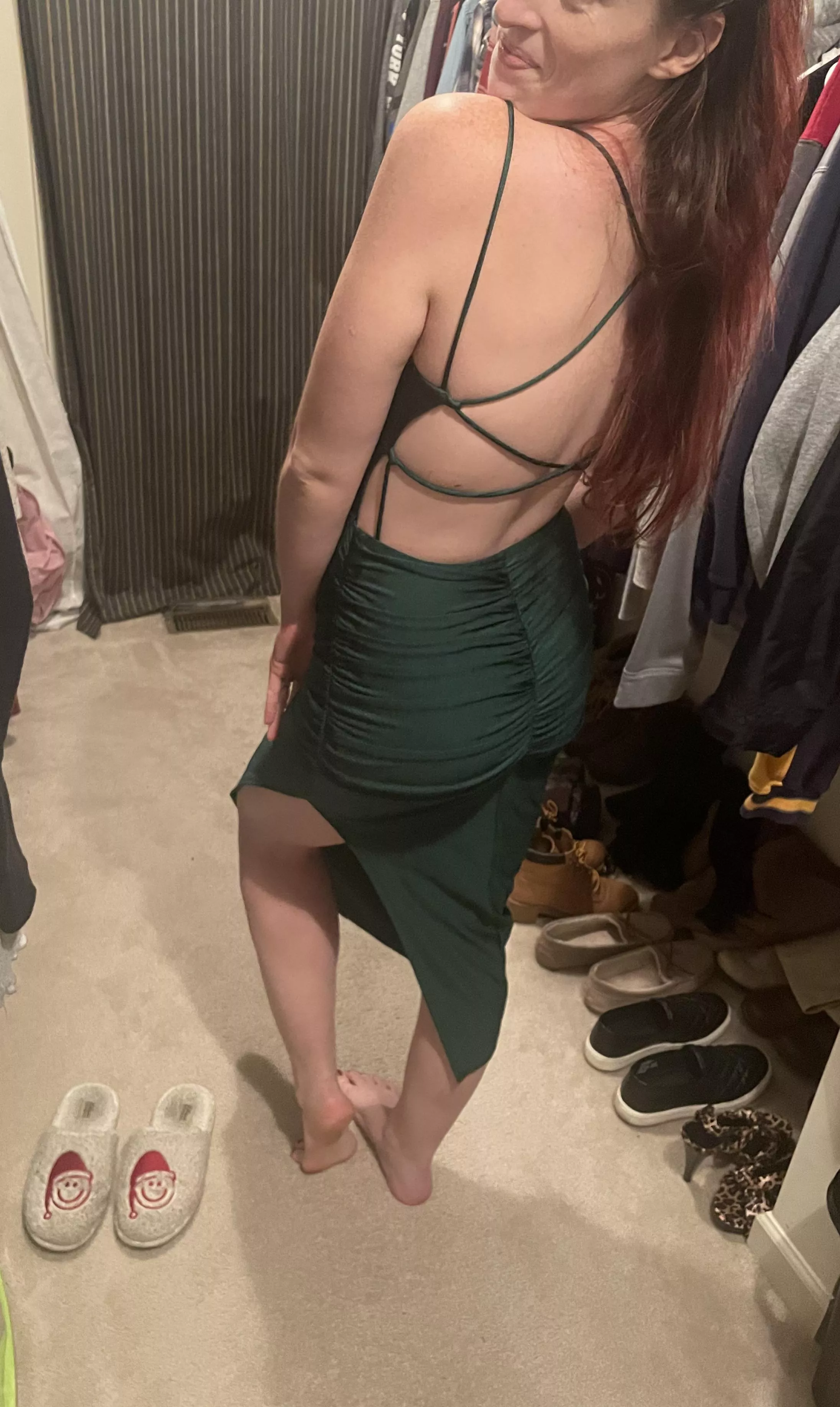 Green goes well with my pale skin [f]