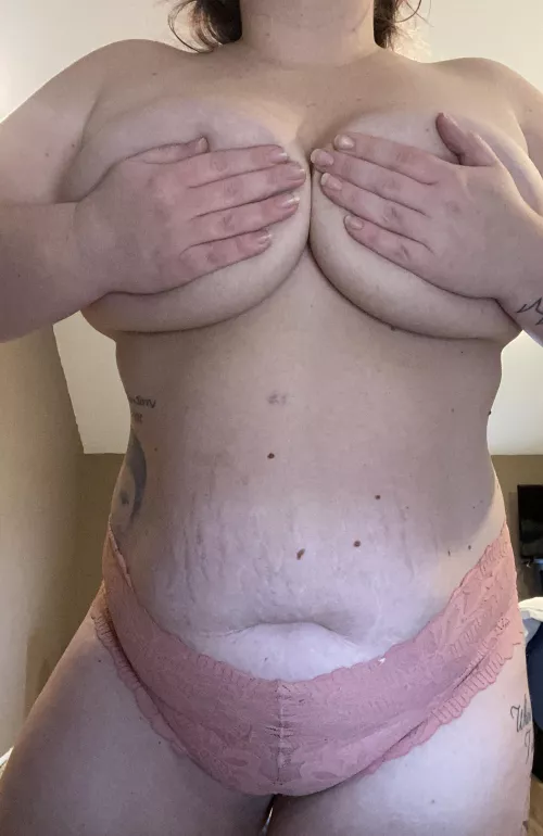 I love my huge milf tits 😋