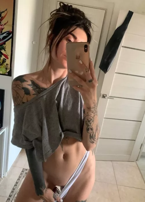 Kiss my tummy while you go lower 😏 [img]