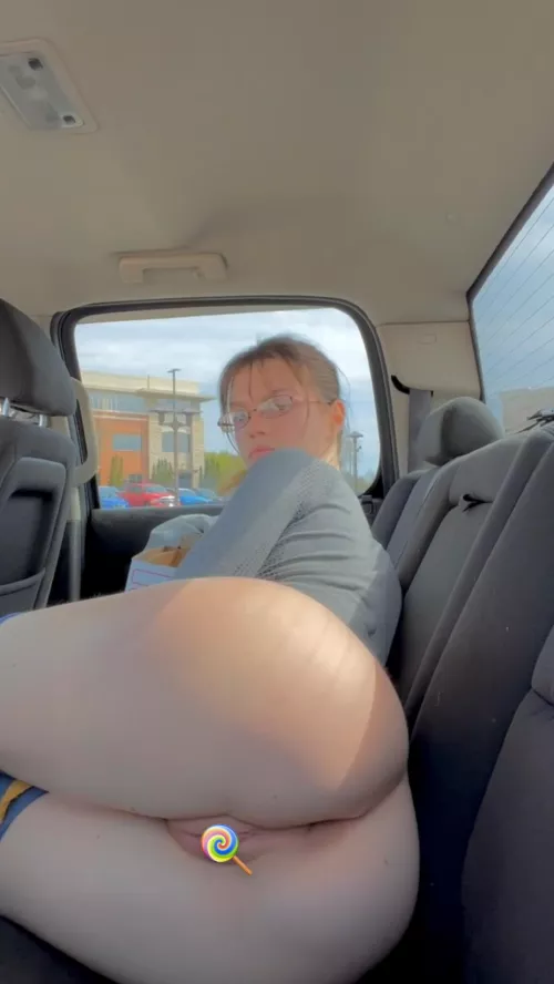 Lick it like a lollipop👅