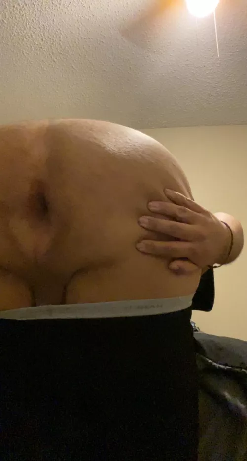 My booty wanted to hello 😘 dms open