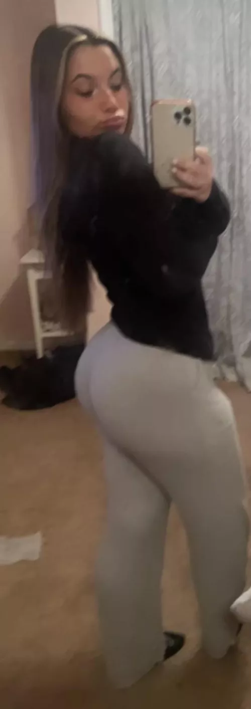 Ridiculous arse 😍😍🥵