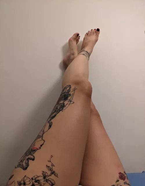 Thicc (inked) thighs be saving lives!