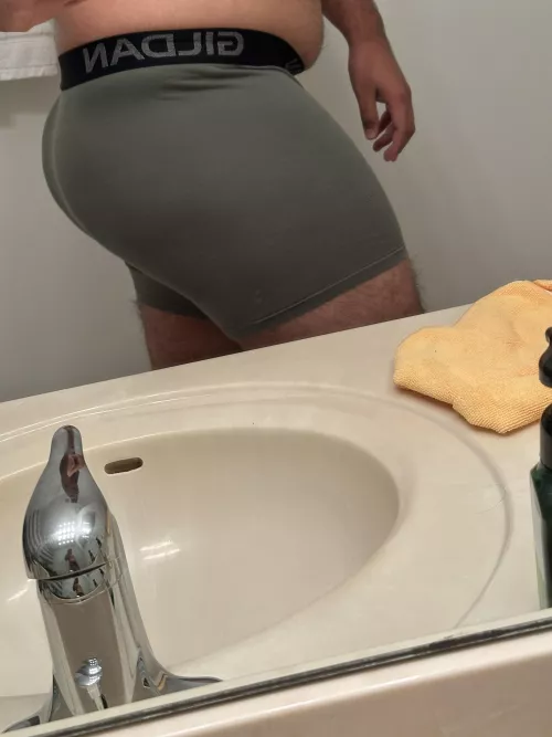 Wanking Wednesday. Here’s some inspiration. Boys and girls